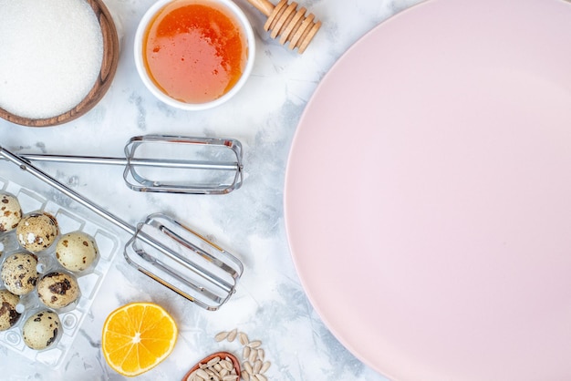 Zestaw gotowych dań w pastelowej estetyce